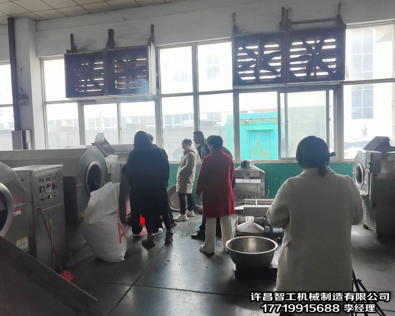 客戶來廠現場試機并訂購電磁炒辣椒機一臺